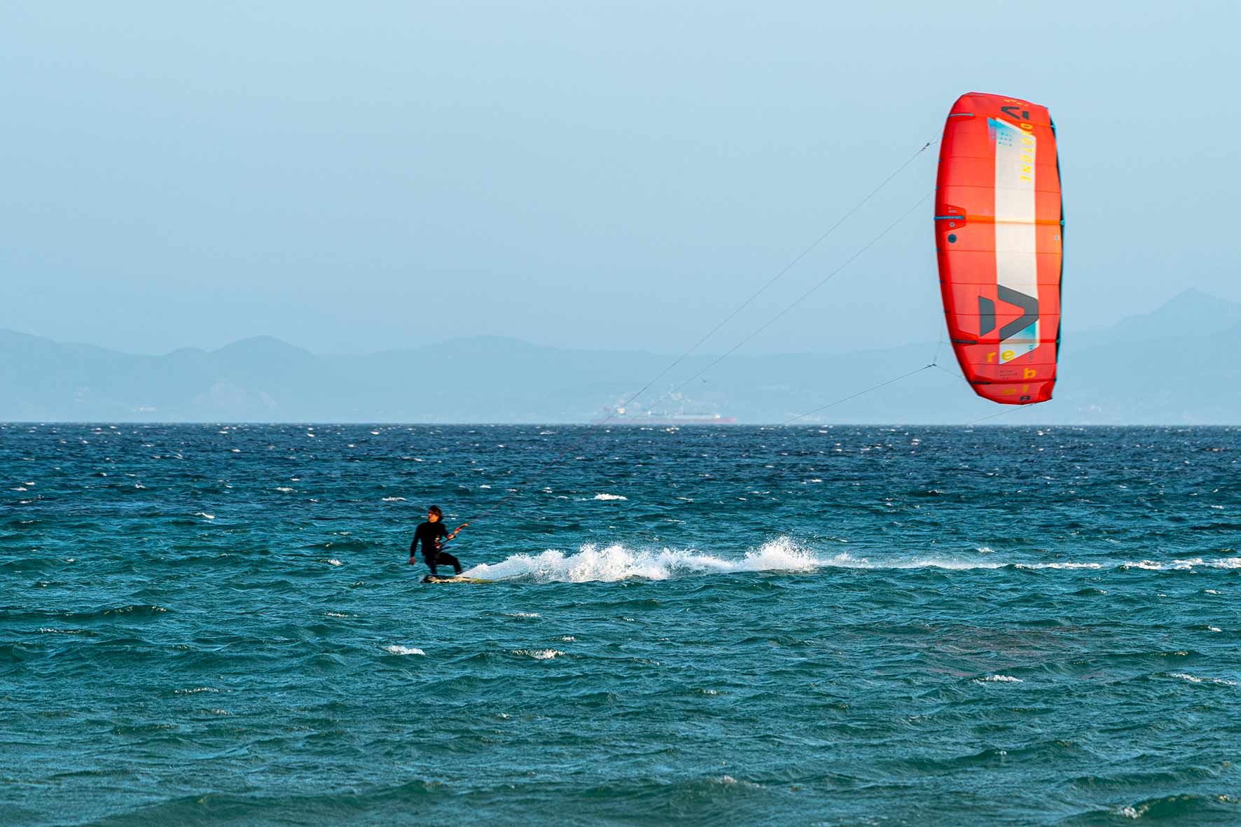 kitesurf session sur le spot de valdevaqueros à Tarifa 