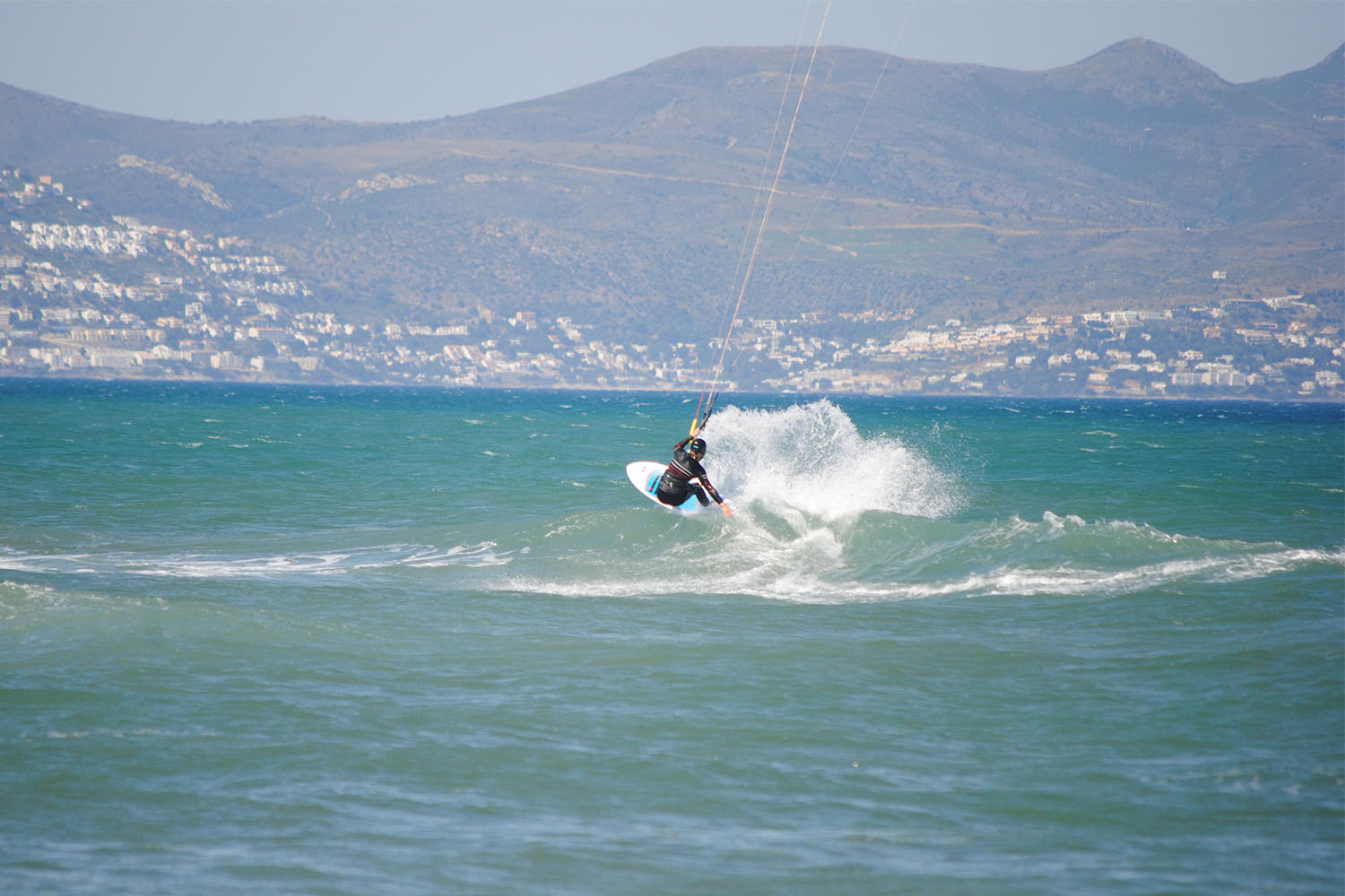 KITESURFER ON THE SPOT IN FRONT OF THE ION CLUB GOLF DE ROSES