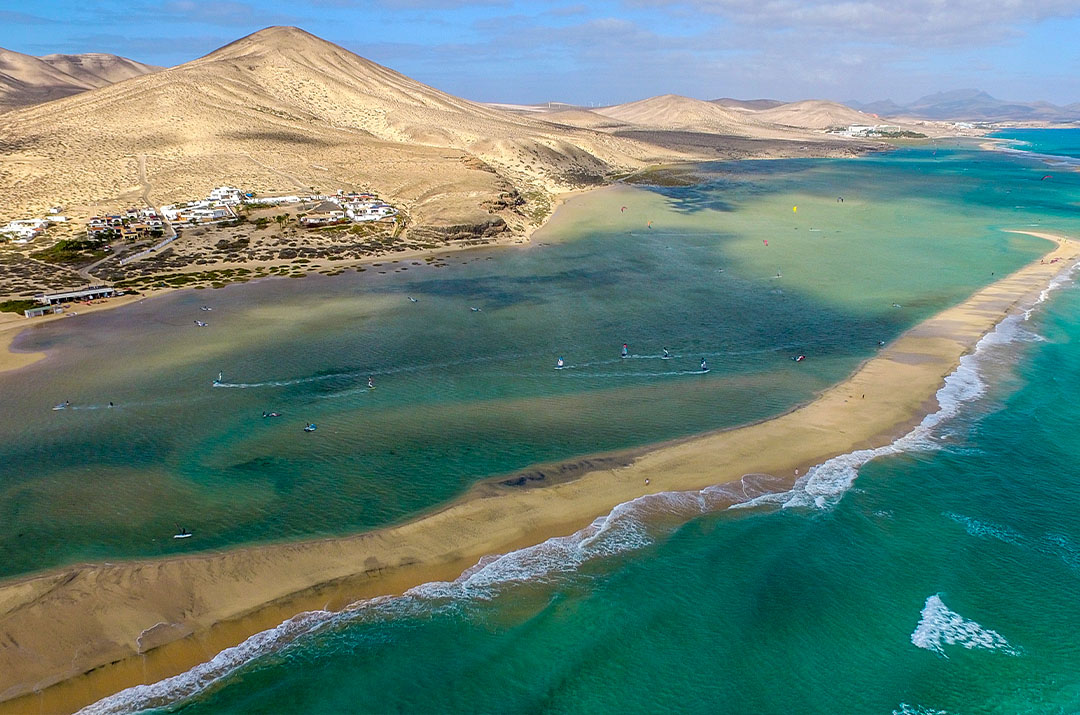 Vue of the kitesurf and windsurf spot of risco del Paso