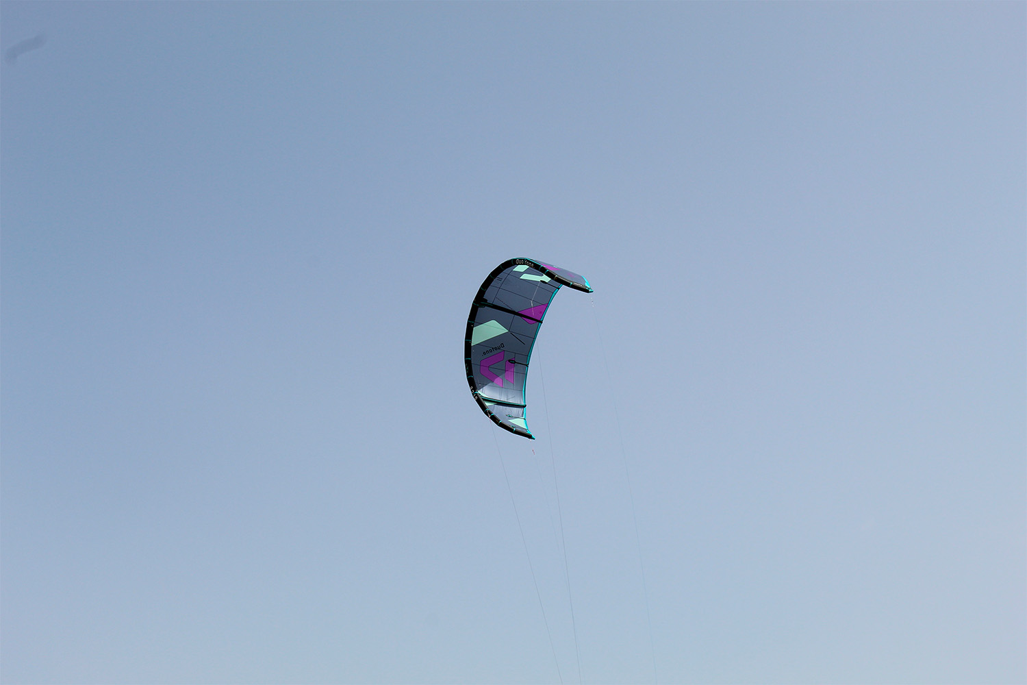 aile de kitesurf dans le ciel