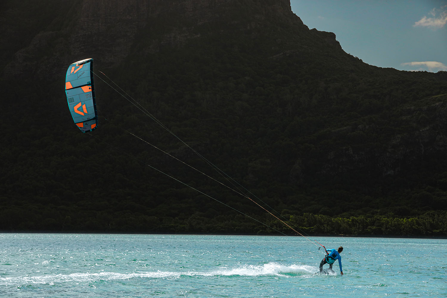 kitesurfer sur le spot du ION CLUB Le Morne