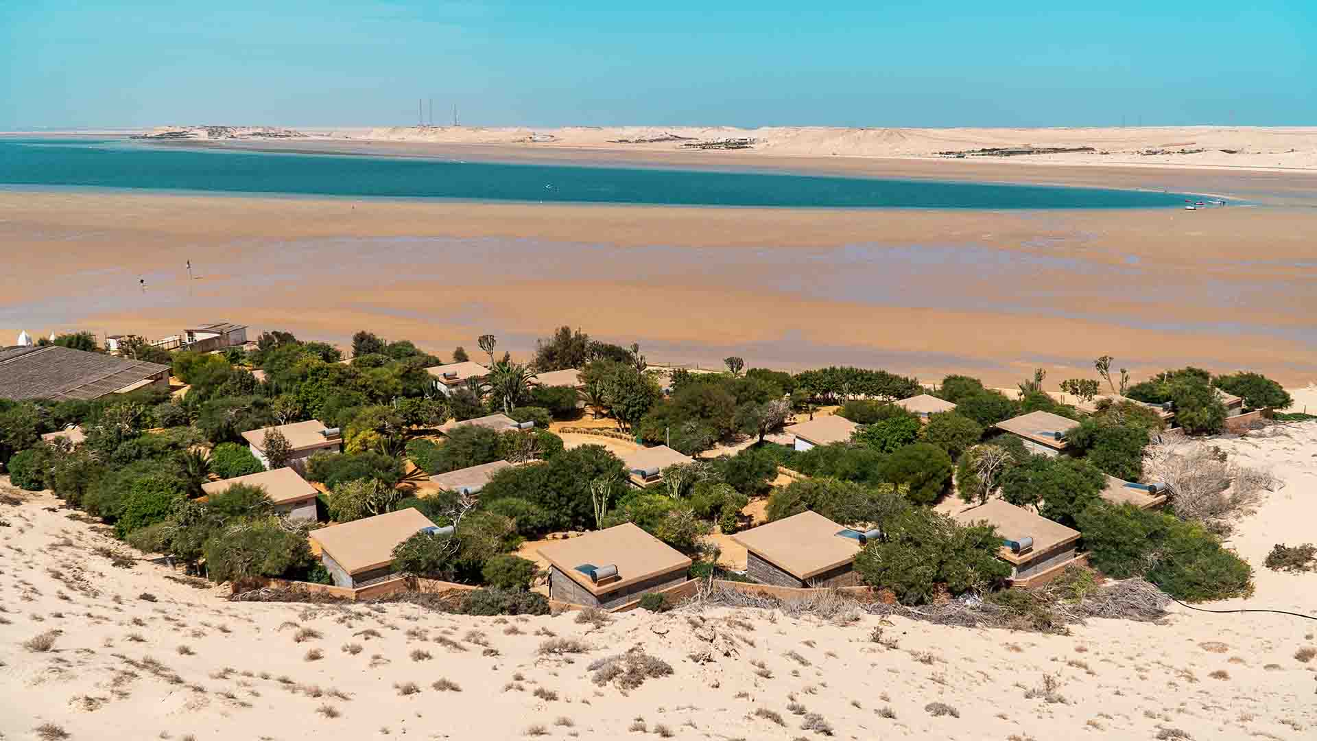 LAGON_ENERGY_BUNGALOW2 bungalows in front of the kitesurf spot and the lagoon