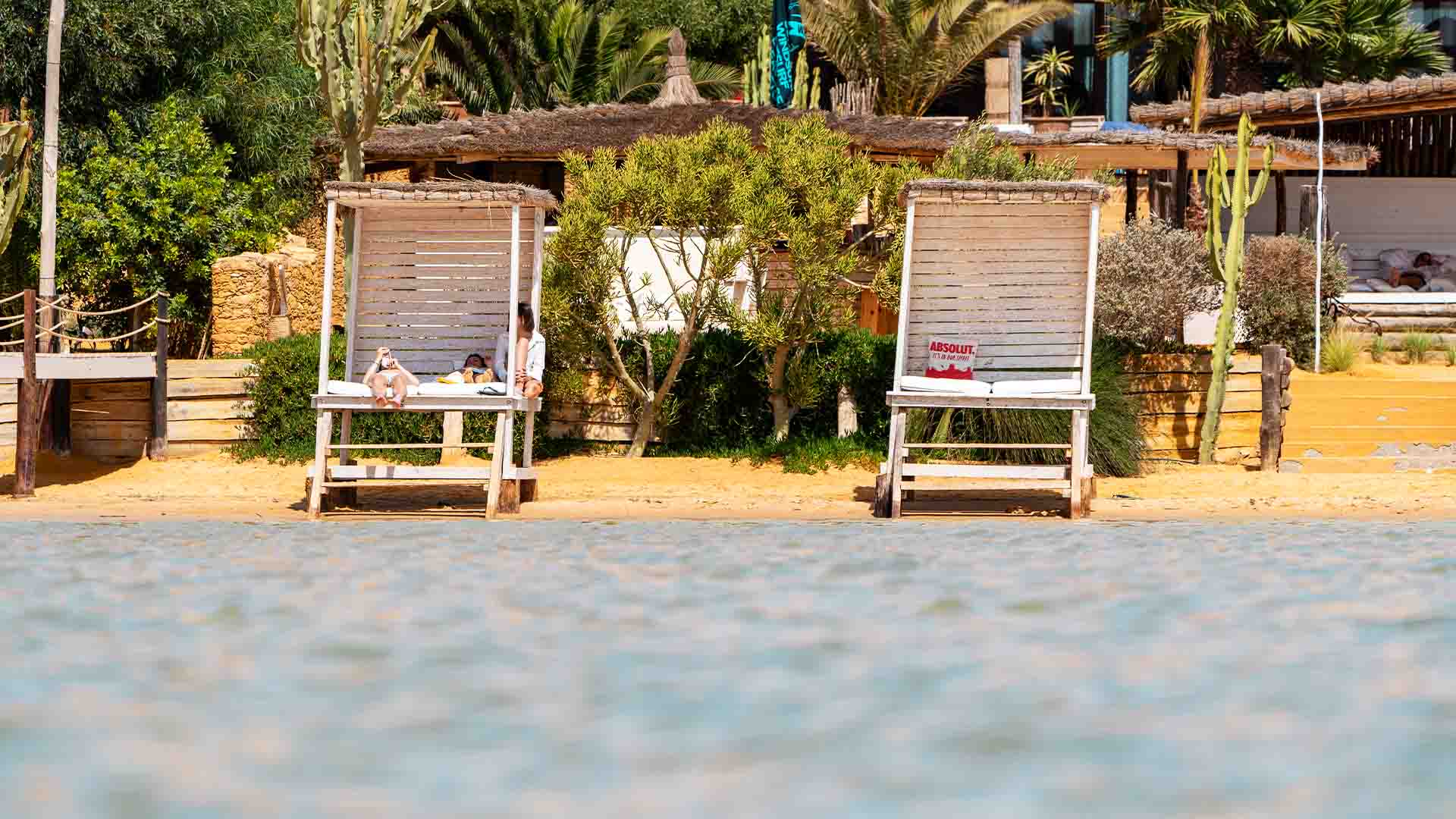 LAGON_ENERGY_BUNGALOW6 chill deckchair in front of the lagoon