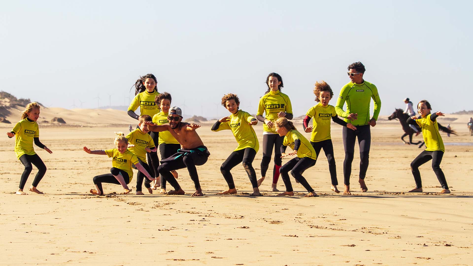 GALLERY2 children having fun on the beach
