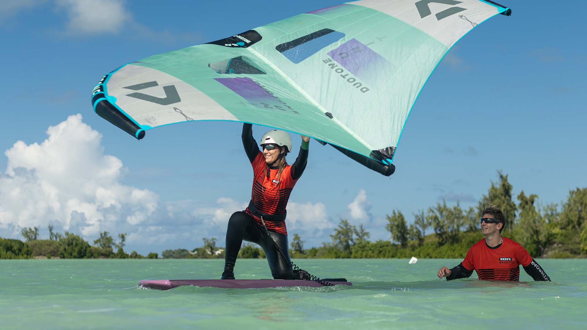 wingfoil lessons in turquoise water