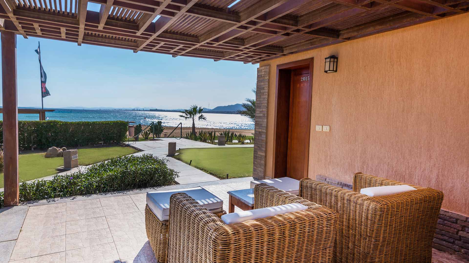 terrace with a view on the red sea and the kitesurf spot