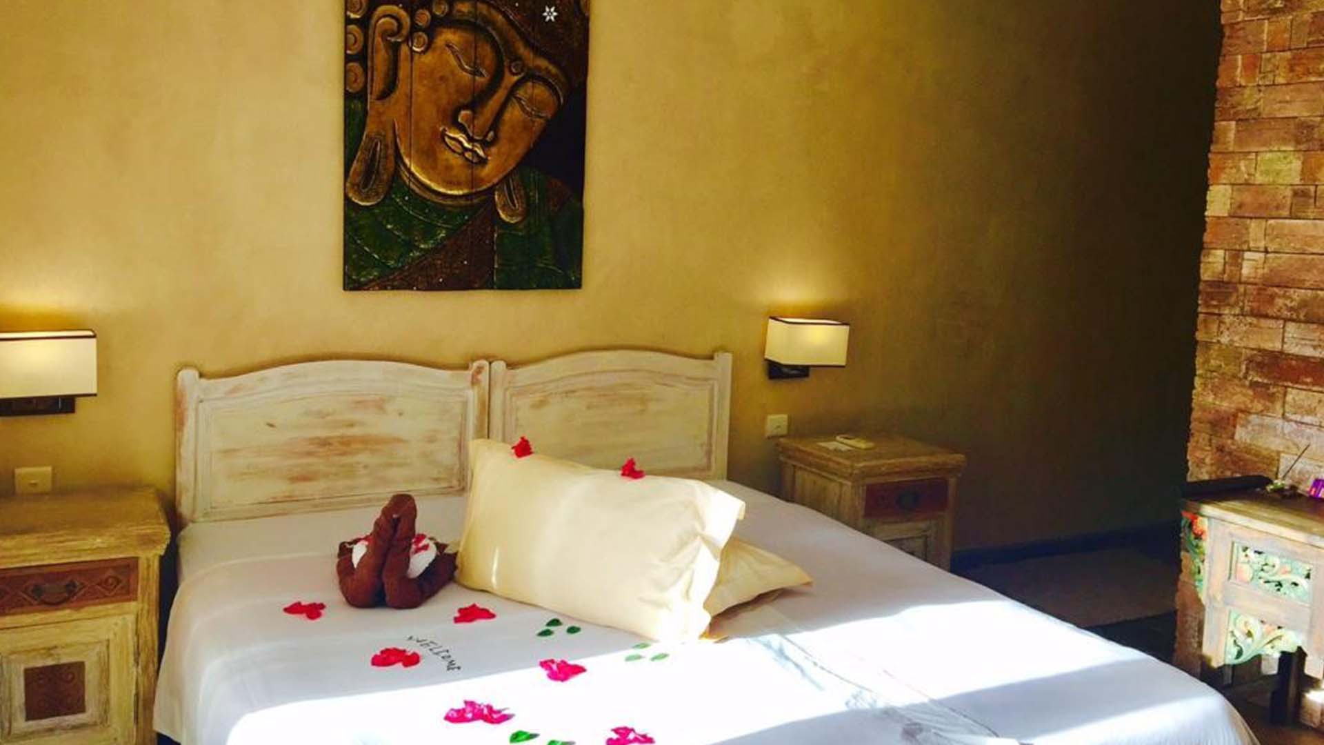 daily-room-service daily room service in villa seewoo with flowers