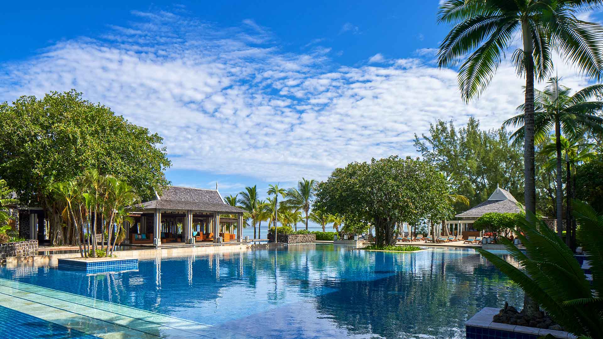 pool in jw marriott hotel