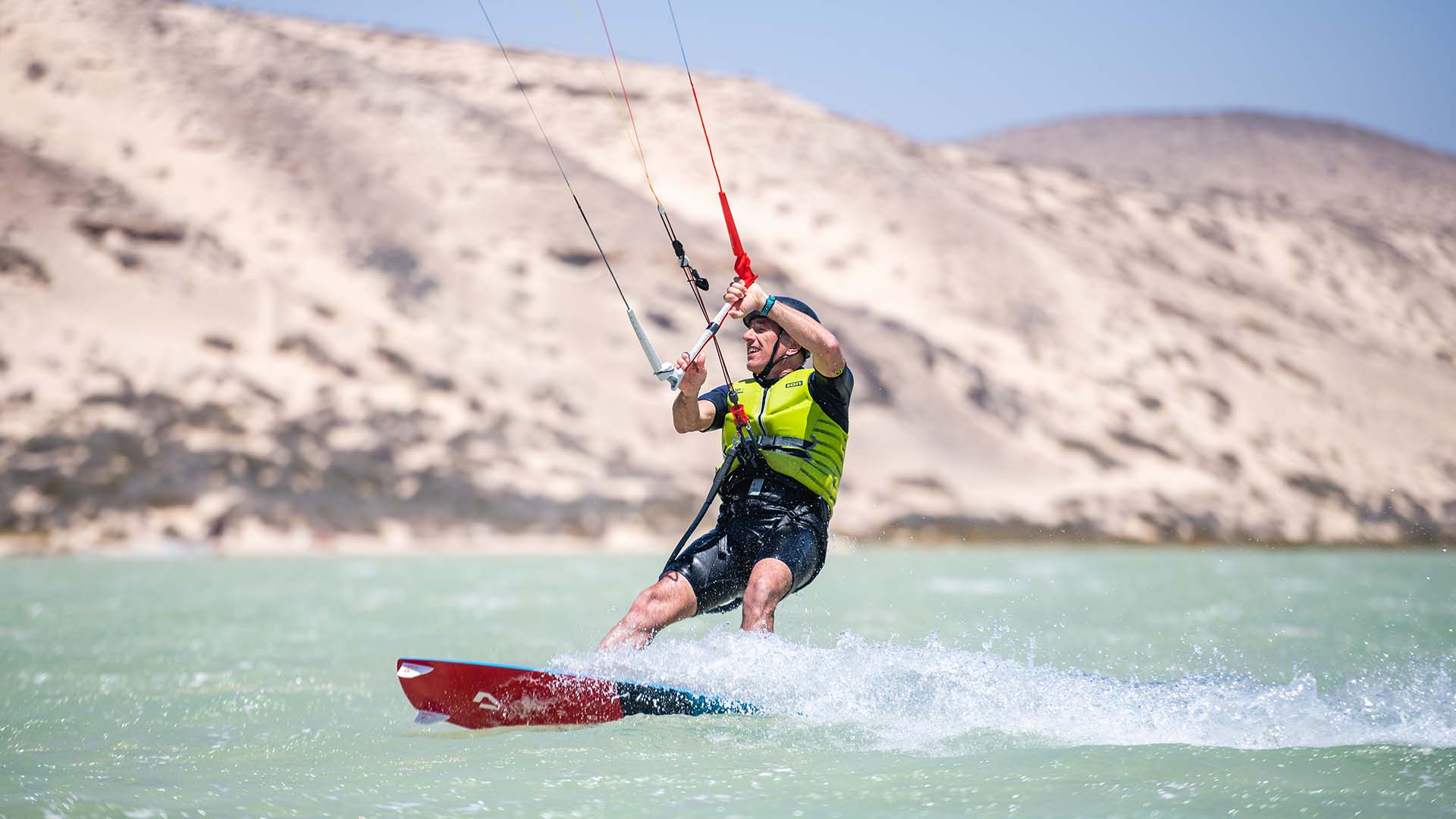 A happy guest learn Kitesurf on the spot in front of the ION CLUB Risco de Paso