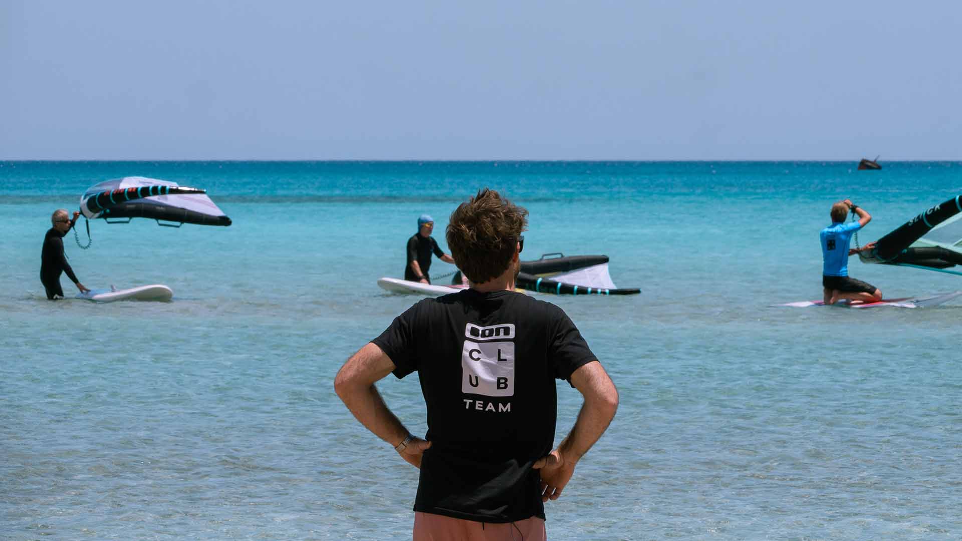 wingsurf lessons in group on the blue water