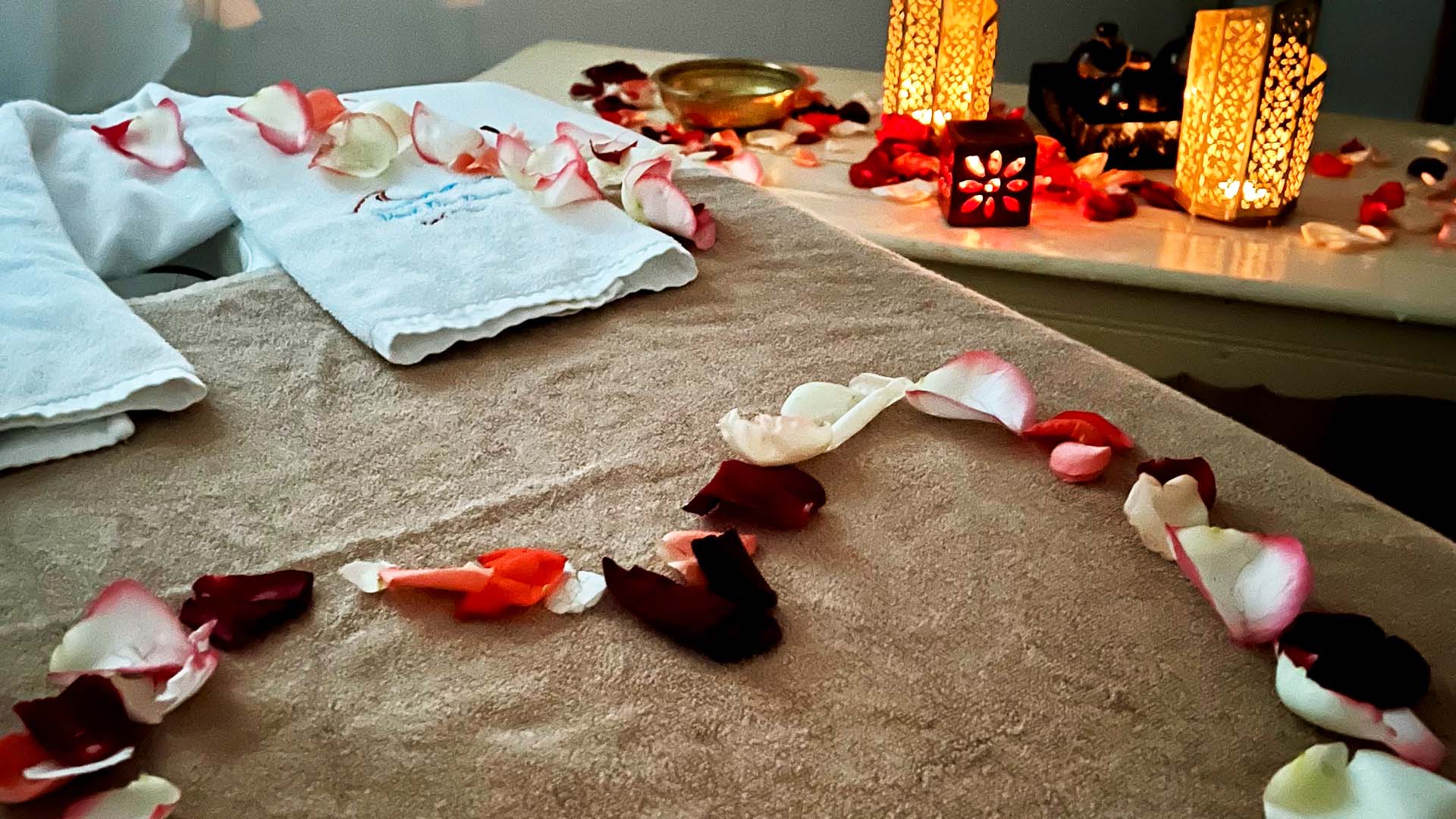 massage in spa with flowers