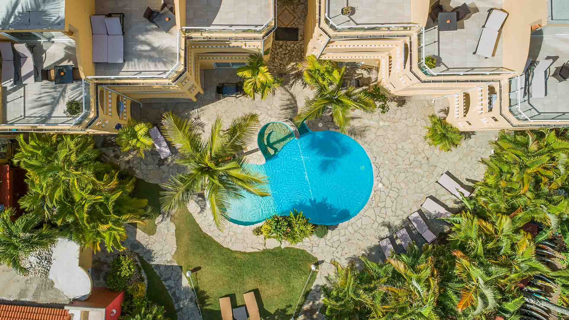 swimming pool of villa taina