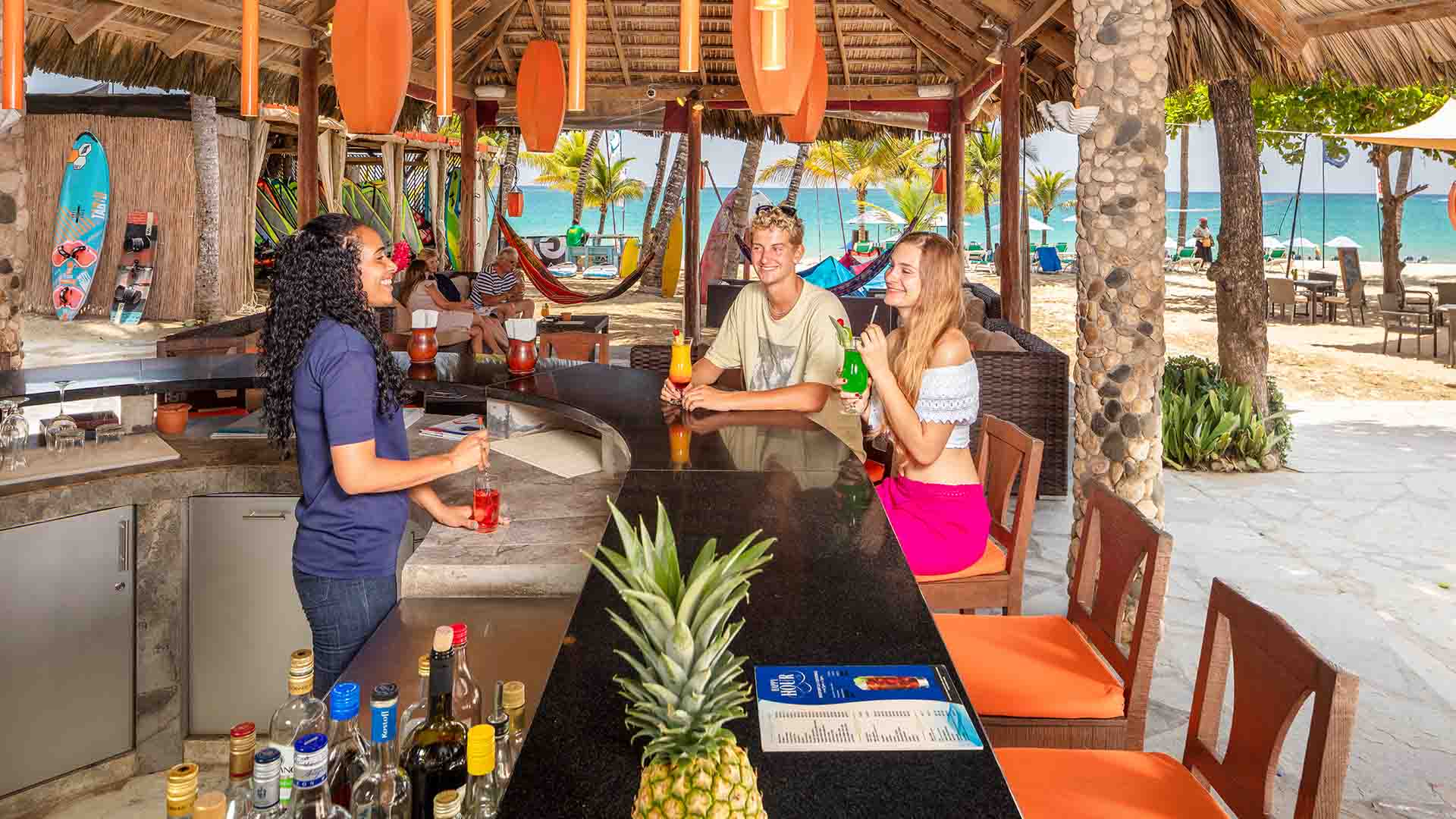 bar and lounge in villa taina next to the beach