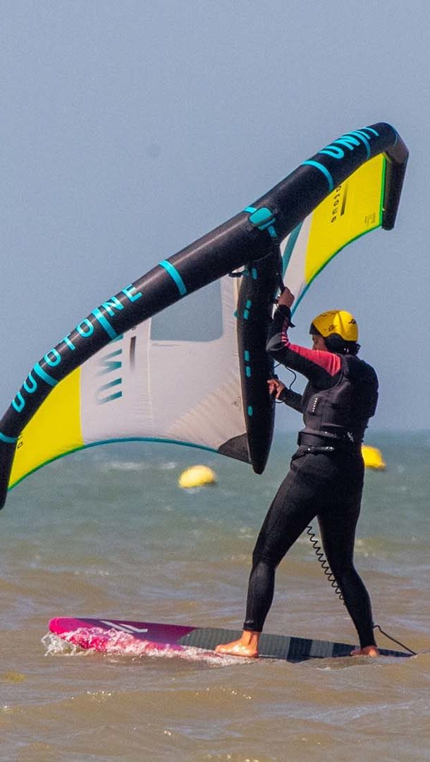 A guy is falling into the water doing surf during the course