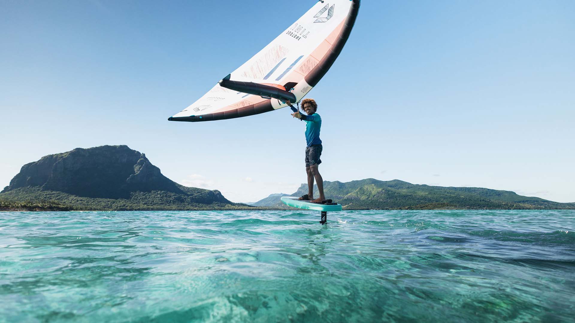 le-morne-wingsurf-rental-banner wingfoil rental in turquoise water