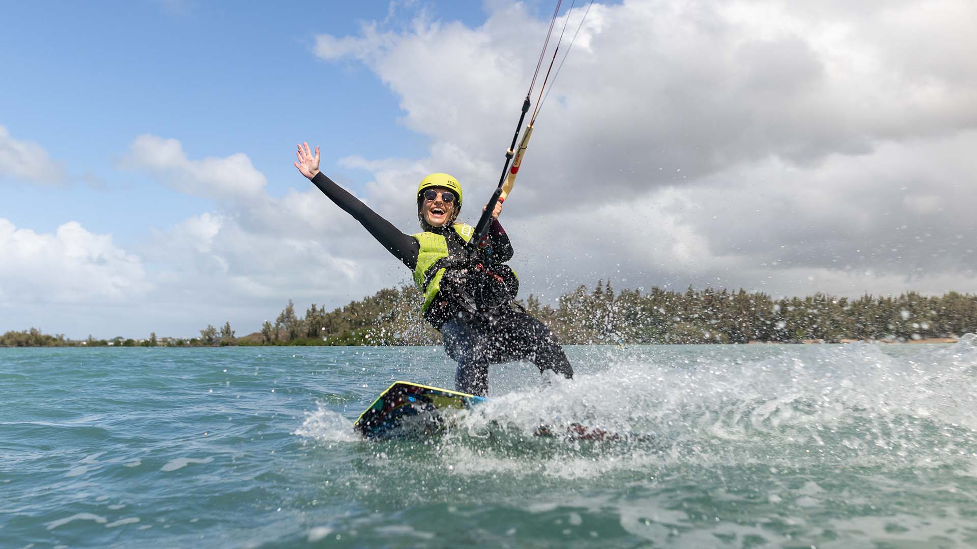 Kitesurfe lessons on turquoise water