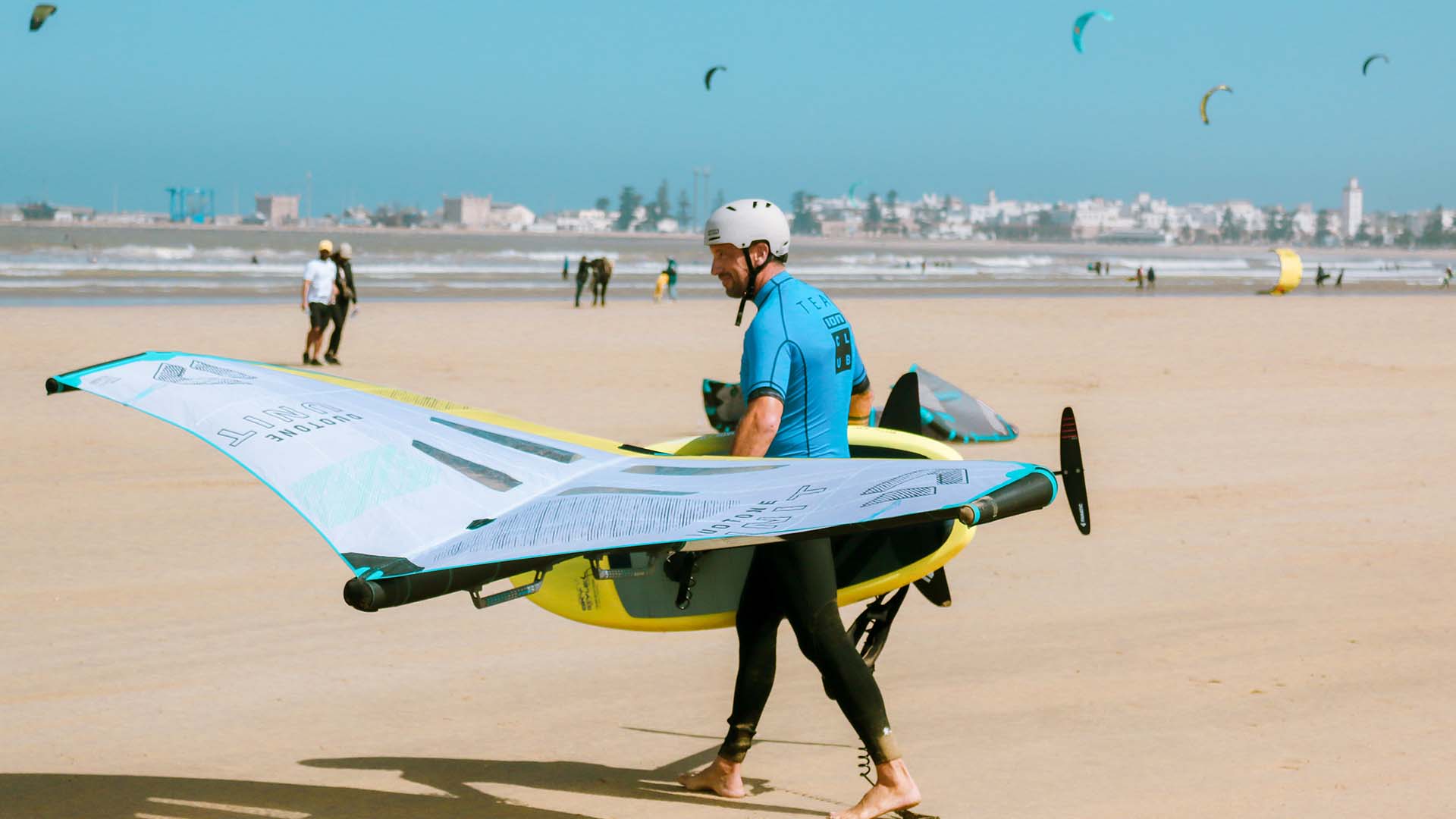 wingfoil on the beach