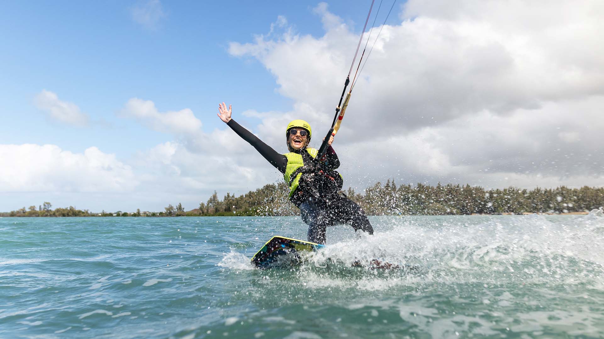 ion harness silver with a kitesurfer on the beach