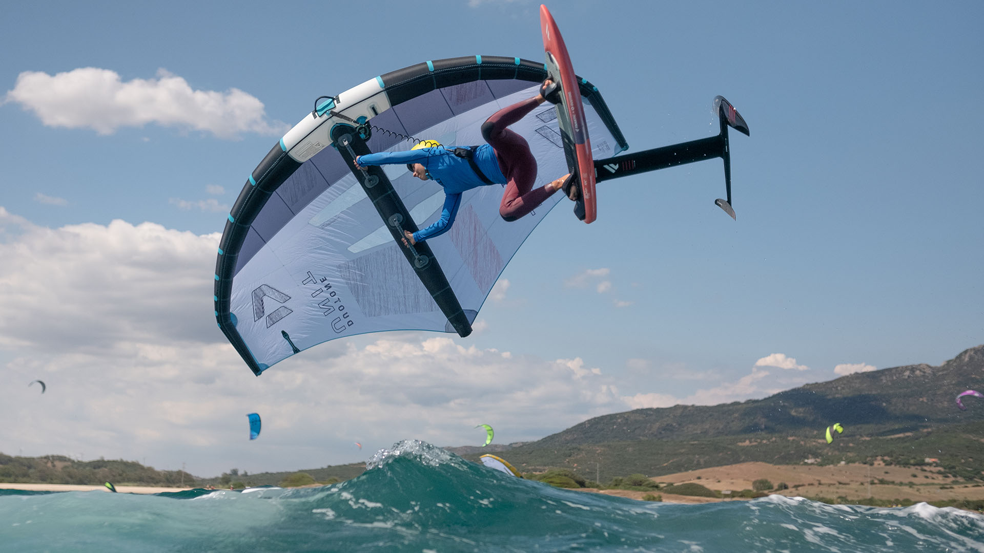 ion harness silver with a kitesurfer on the beach