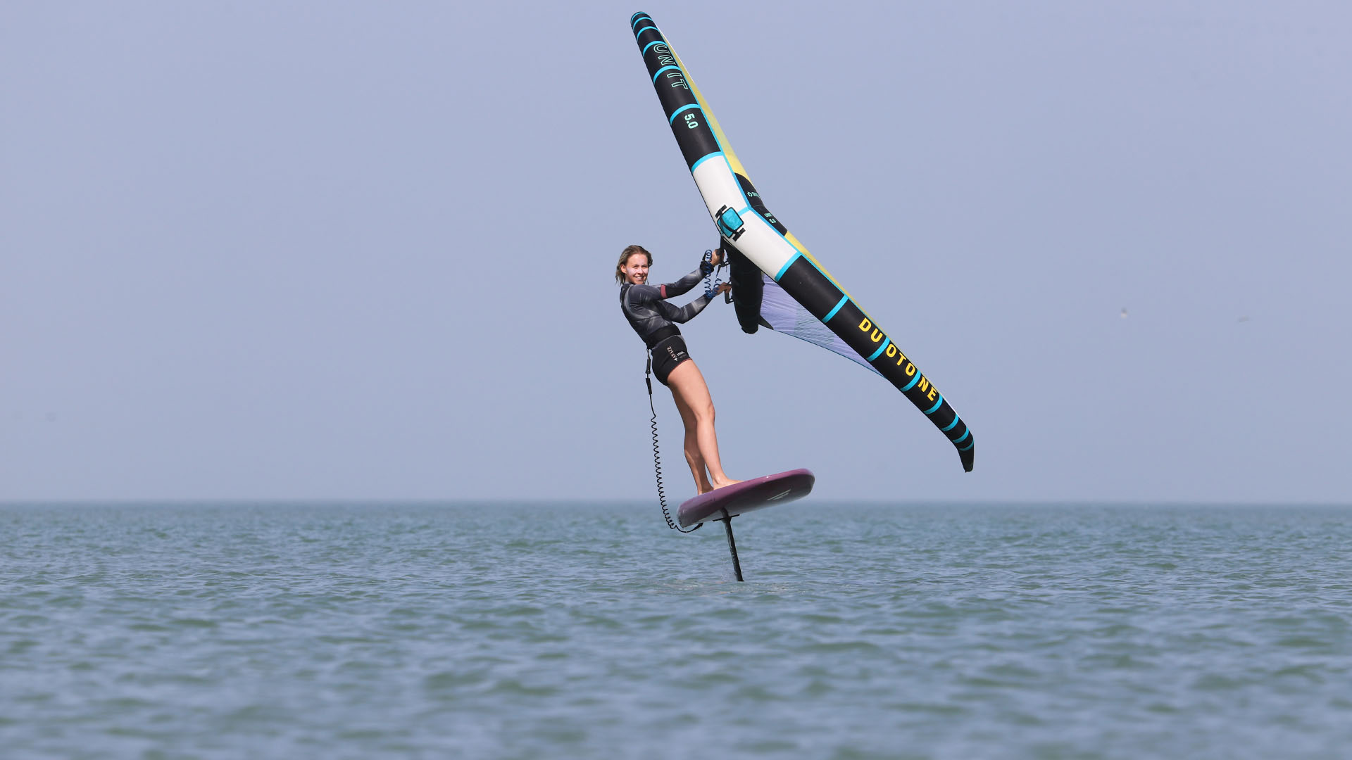 ion harness silver with a kitesurfer on the beach