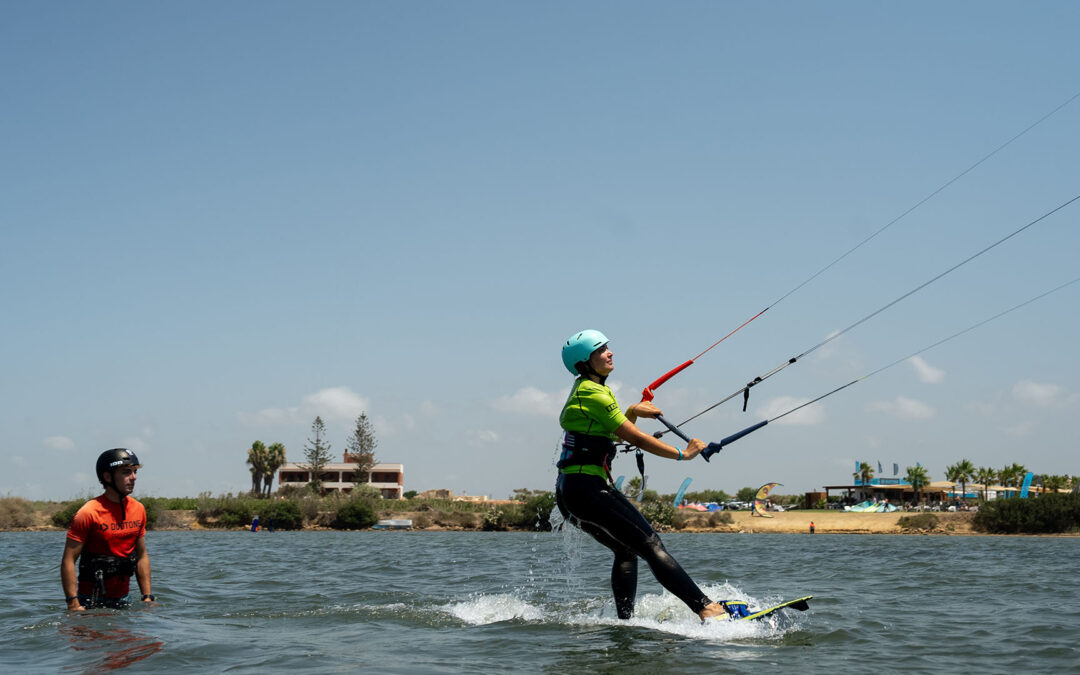 LEÇON DE KITESURF : LE DÉROULÉ D’UNE PREMIÈRE SÉANCE