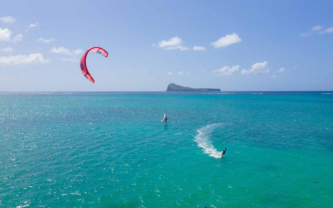 Light Wind Kitesurfing: How to Adapt to Low Wind Conditions