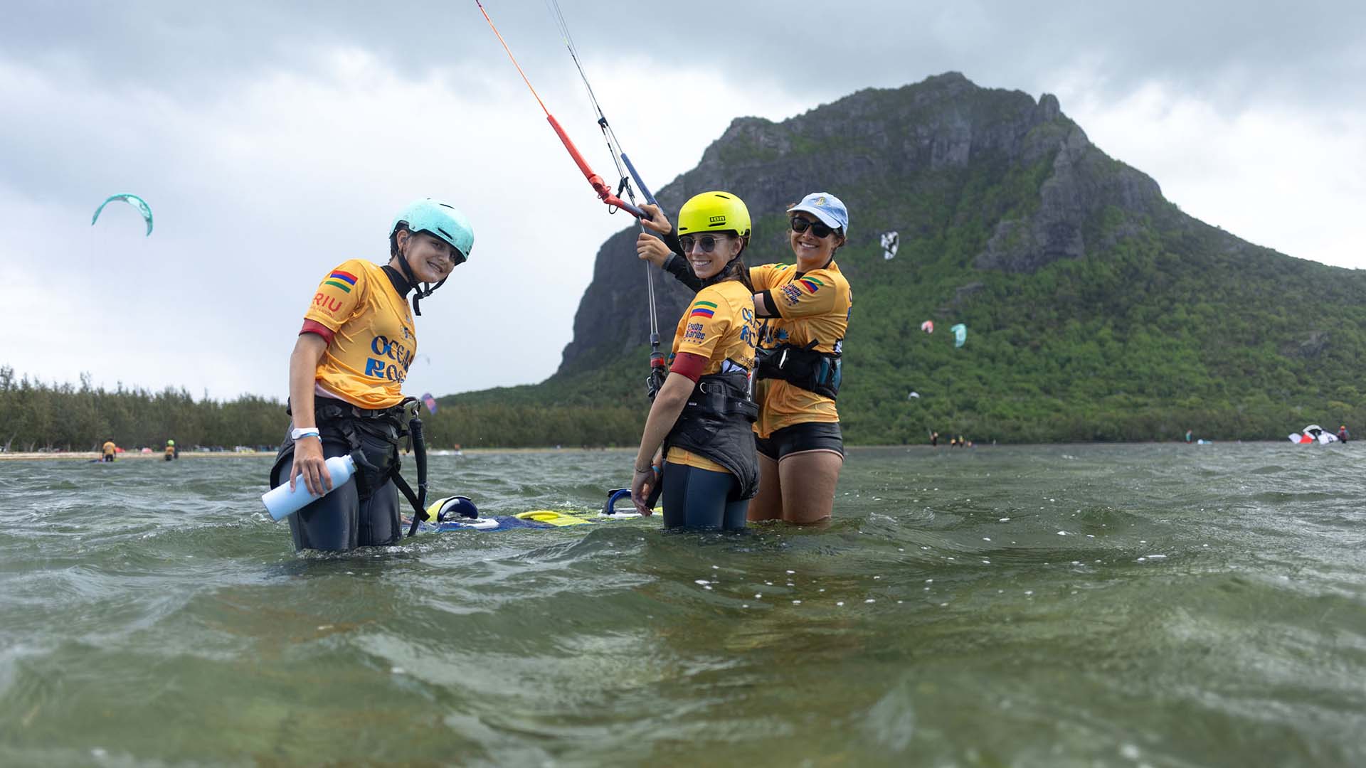 kite-lessons MAURICE KITESURF CHILDREN